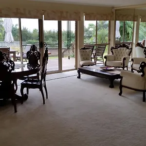 Hilltop Hideaway 4* Ninderry